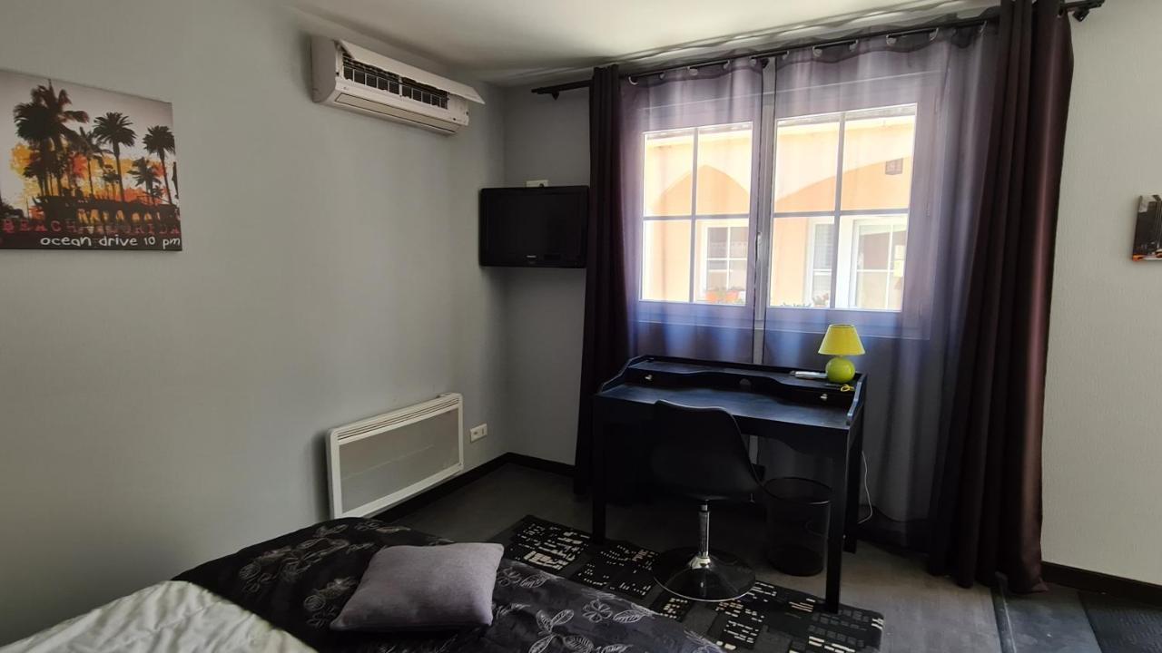 Alysa Hotel Parthenay Exterior photo